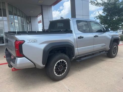 Used 2025 Toyota Tacoma TRD Off-Road AWD/4WD image 5