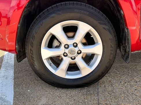 Used 2012 Toyota RAV4 Limited w/ Navigation Value Pkg FWD image 7