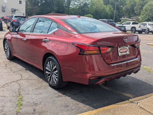 Used 2023 Nissan Altima 2.5 SV w/ SV Premium Package AWD/4WD image 6