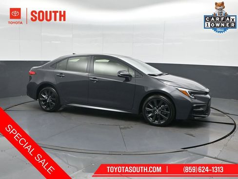 Used 2026 Toyota Corolla SE w/ SE Premium Package image 1