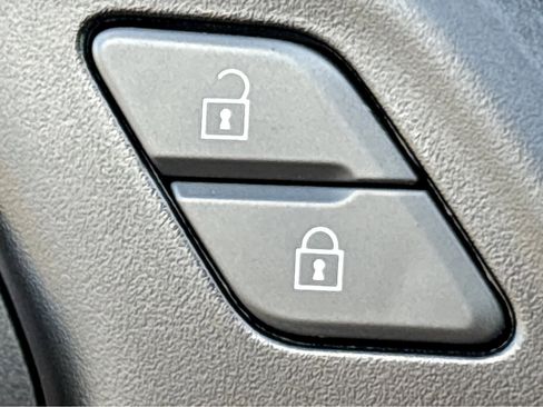 Used 2022 Chevrolet Silverado 1500 LT w/ Z71 Off-Road Package image 29