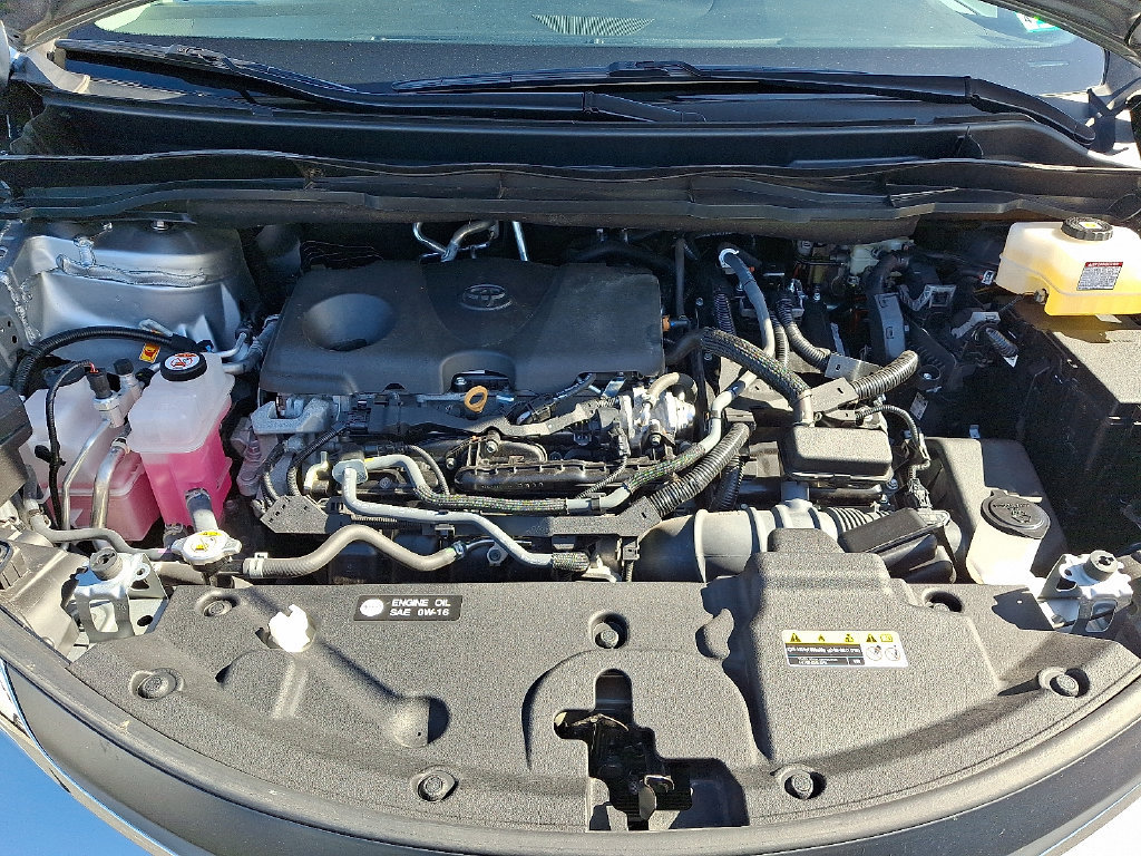 Certified 2025 Toyota Sienna XLE FWD image 32