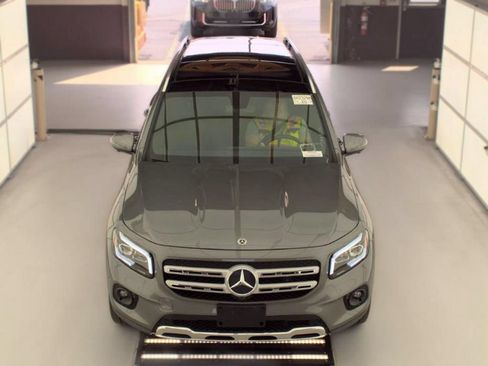 Used 2023 Mercedes-Benz GLB 250 4MATIC w/ Premium Package image 2