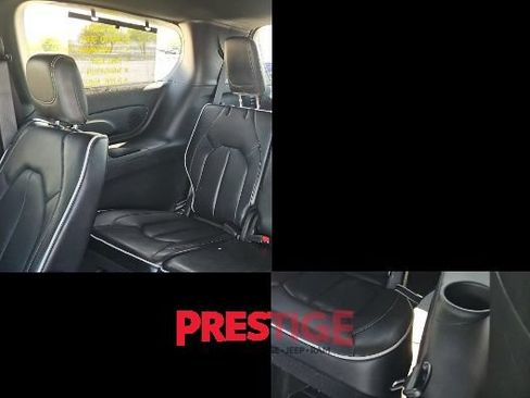 Used 2025 Chrysler Pacifica Limited FWD image 22