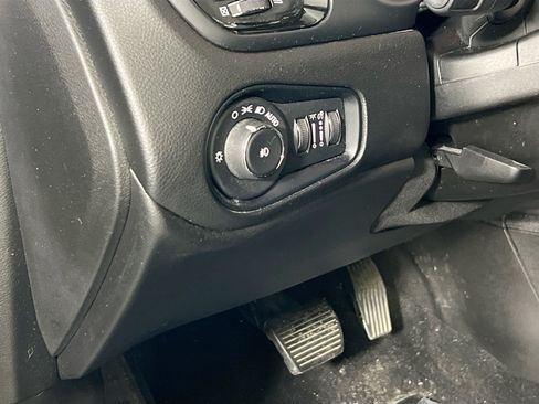 Used 2022 Jeep Renegade Altitude w/ Convenience Group AWD/4WD image 10