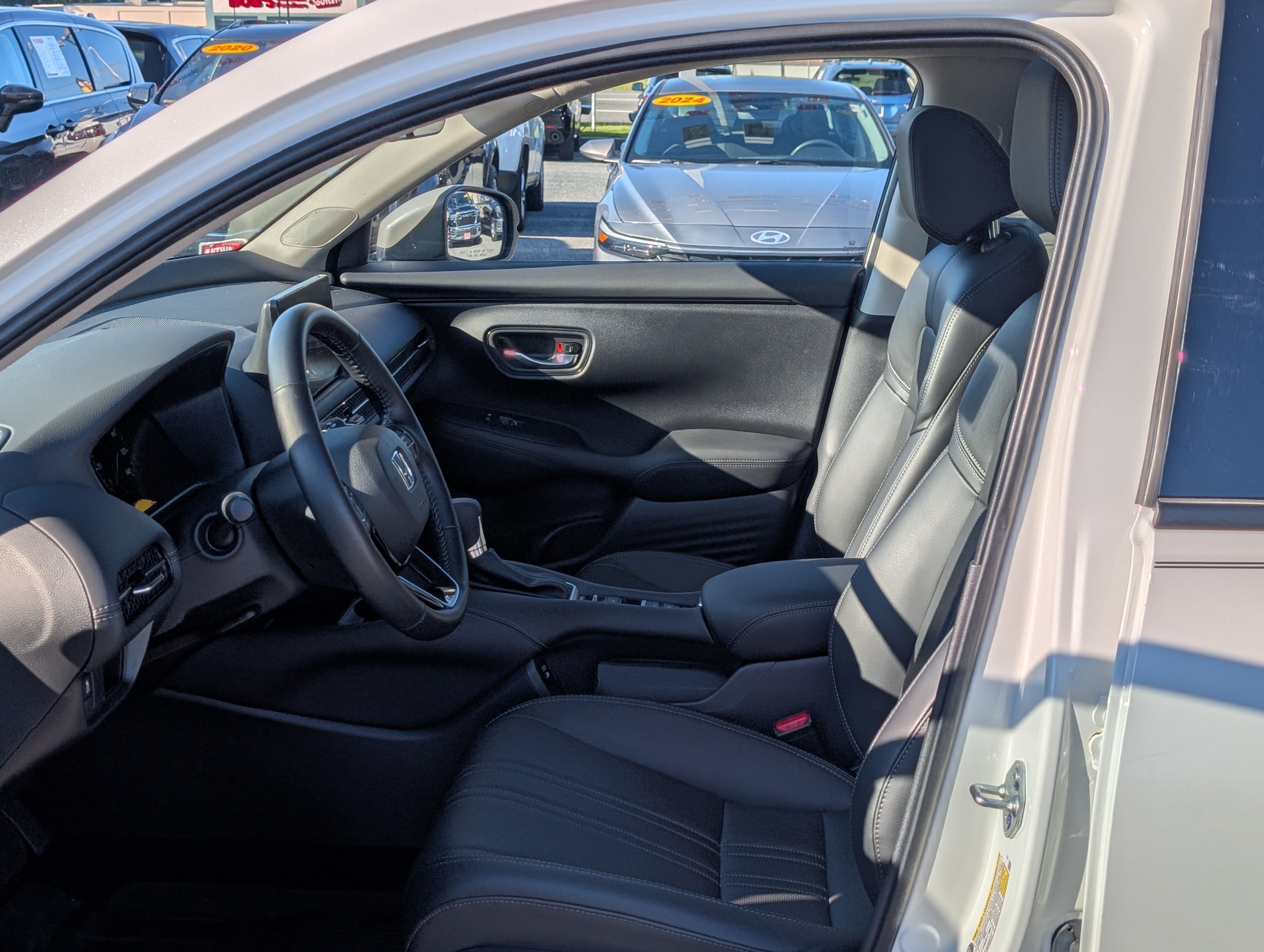 Used 2025 Honda HR-V EX-L image 14