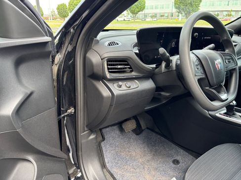 Used 2025 Buick Envista Preferred FWD image 33