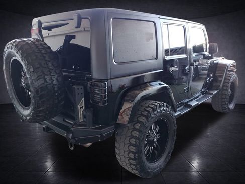 Used 2015 Jeep Wrangler Unlimited Sahara w/ Connectivity Group AWD/4WD image 5