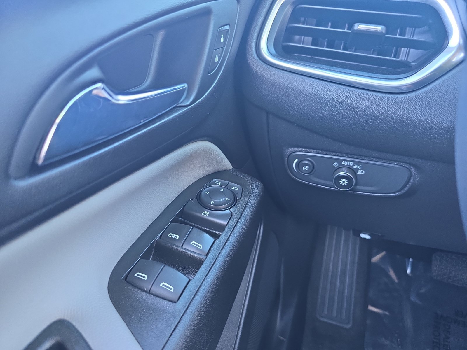 Used 2024 Chevrolet Equinox LS w/ LS Convenience Package FWD image 20