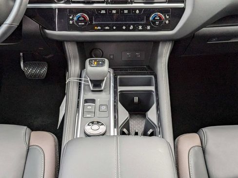 New 2025 Nissan Pathfinder Platinum image 21