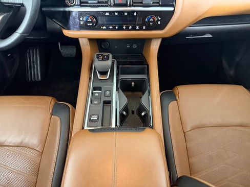 Used 2024 Nissan Pathfinder Platinum w/ Cargo Package FWD image 17