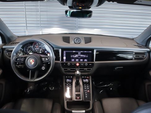 Certified 2026 Porsche Macan AWD/4WD image 14