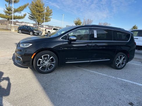 New 2026 Chrysler Pacifica Pinnacle image 15