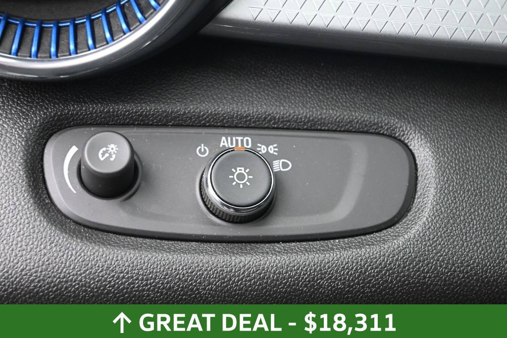 Used 2025 Chevrolet Trax LT FWD image 18
