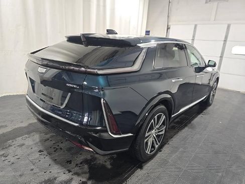Used 2024 Cadillac Lyriq Luxury AWD/4WD image 4