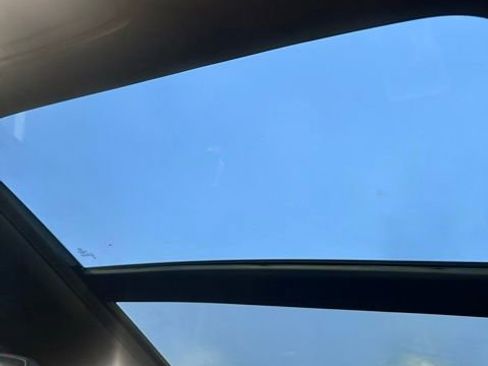 Used 2025 Honda Pilot TrailSport image 3