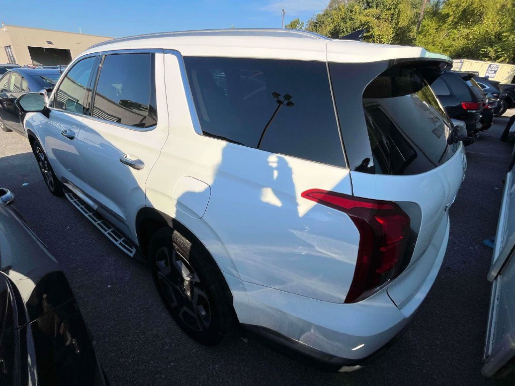 Used 2023 Hyundai Palisade Limited FWD image 3