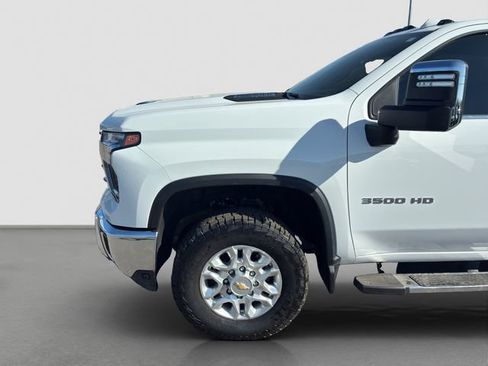 Used 2025 Chevrolet Silverado 3500 LTZ AWD/4WD image 10