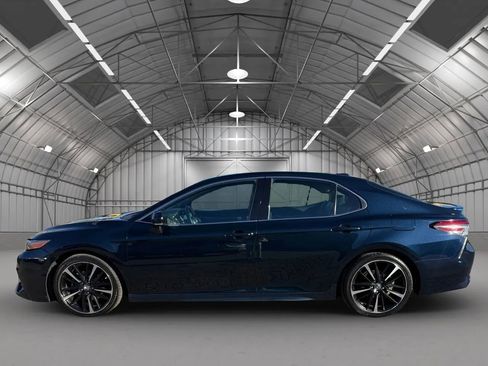 Used 2018 Toyota Camry XSE image 5