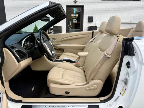 Used 2011 Chrysler 200 Limited FWD image 30