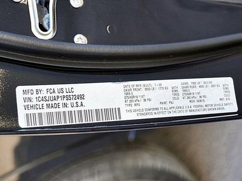 Used 2023 Jeep Wagoneer 2WD image 40