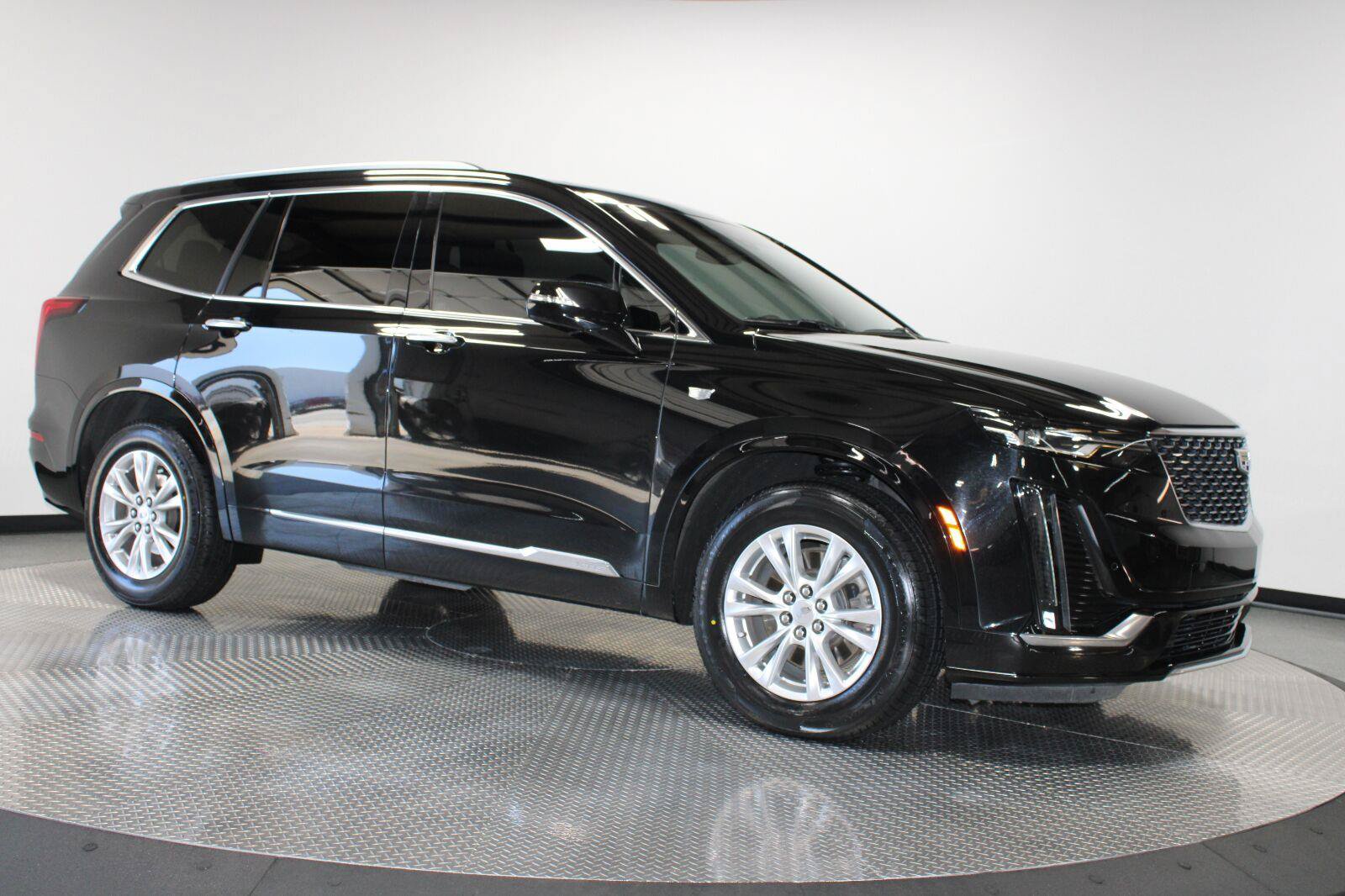 Certified 2023 Cadillac XT6 Luxury FWD image 14