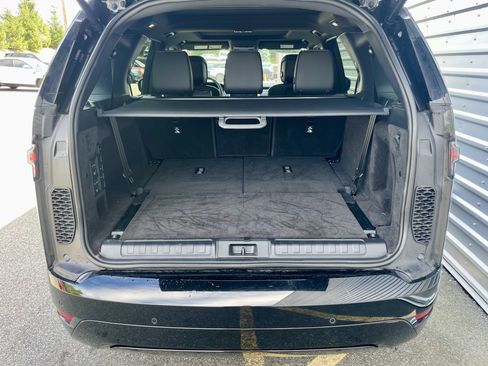 Certified 2025 Land Rover Discovery Dynamic SE AWD/4WD image 40