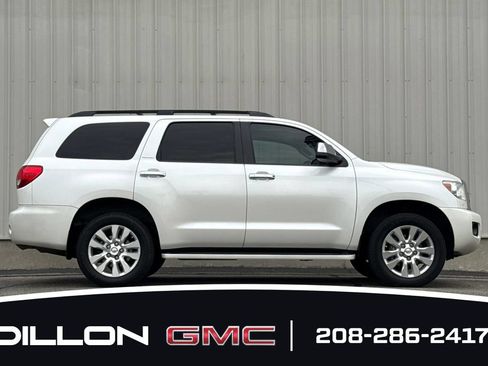 Used 2015 Toyota Sequoia Platinum AWD/4WD image 3