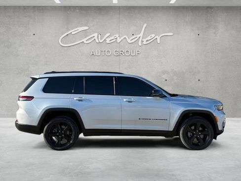 Used 2024 Jeep Grand Cherokee L Limited w/ Black Appearance Package image 17