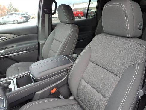 Used 2025 Chevrolet Traverse LT w/ Driver Confidence Package image 16