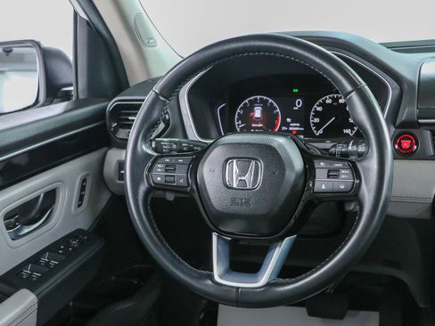 Used 2025 Honda Pilot Touring image 12