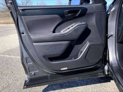 Certified 2024 Toyota Highlander LE image 21