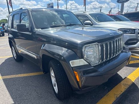 Used 2010 Jeep Liberty Limited AWD/4WD image 4