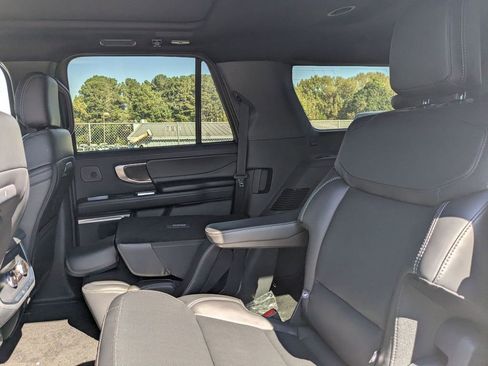 New 2025 Ford Expedition Max Platinum w/ Stealth Performance Package image 28