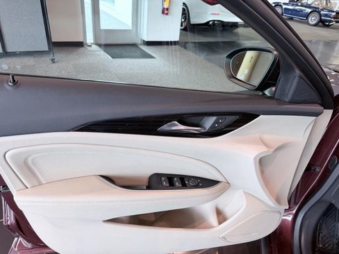 Used 2018 Buick Regal Essence w/ Driver Confidence Package #1 FWD image 29