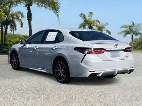 Used 2023 Toyota Camry SE image 2