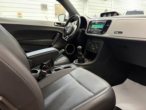 Used 2013 Volkswagen Beetle TDI FWD image 23