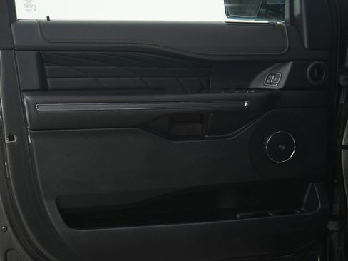 Used 2019 Ford Expedition Platinum image 22