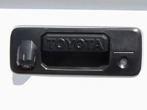 Used 2015 Toyota Tundra SR5 w/ SR5 Upgrade Package RWD image 43