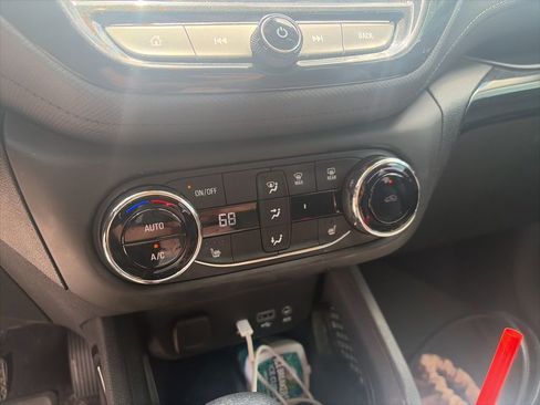 Used 2023 Chevrolet TrailBlazer LT w/ Convenience Package image 14