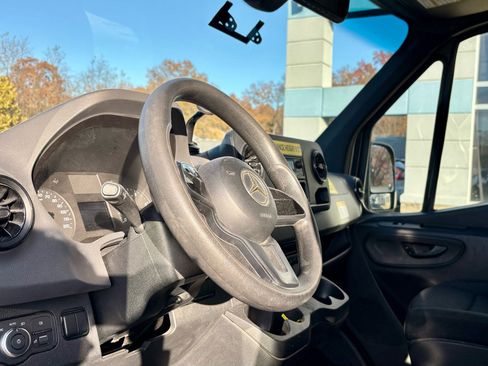 Used 2019 Mercedes-Benz Sprinter 144 image 16