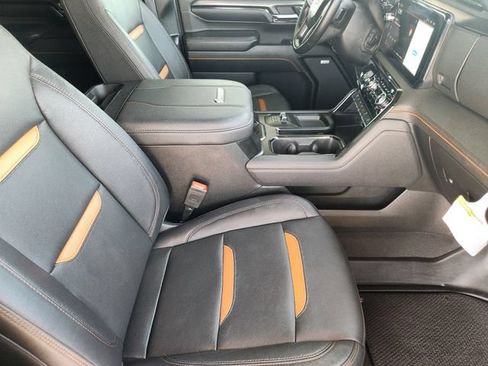 Used 2024 GMC Sierra 2500 AT4 w/ AT4 Preferred Package AWD/4WD image 13