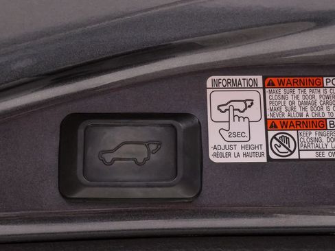 Used 2018 Toyota RAV4 XLE FWD image 30