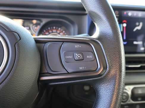 Used 2024 Jeep Gladiator Sport image 27