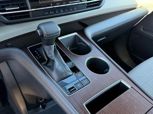 Used 2022 Toyota Sienna LE image 22