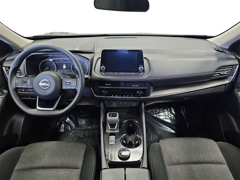 Used 2024 Nissan Rogue SV image 9