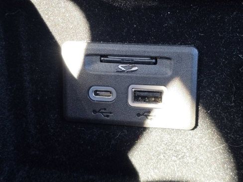 Used 2023 Cadillac XT4 Premium Luxury image 5