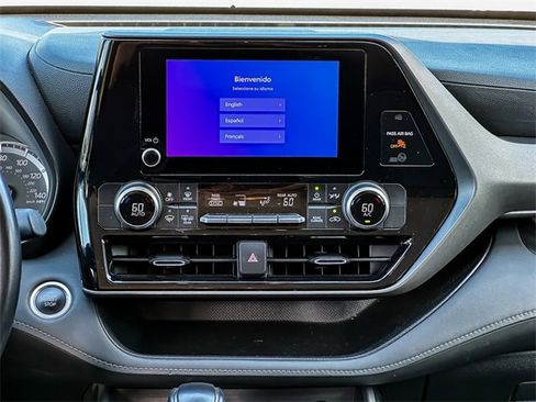 Used 2024 Toyota Highlander LE image 28