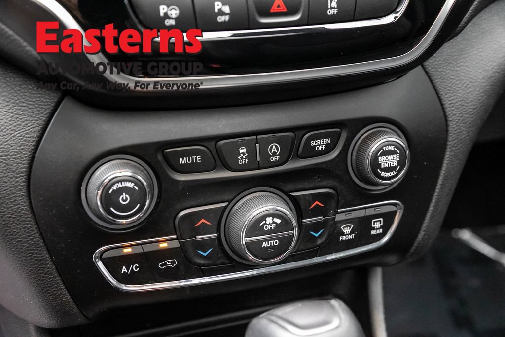 Used 2021 Jeep Cherokee Limited w/ Mopar Interior Package AWD/4WD image 22