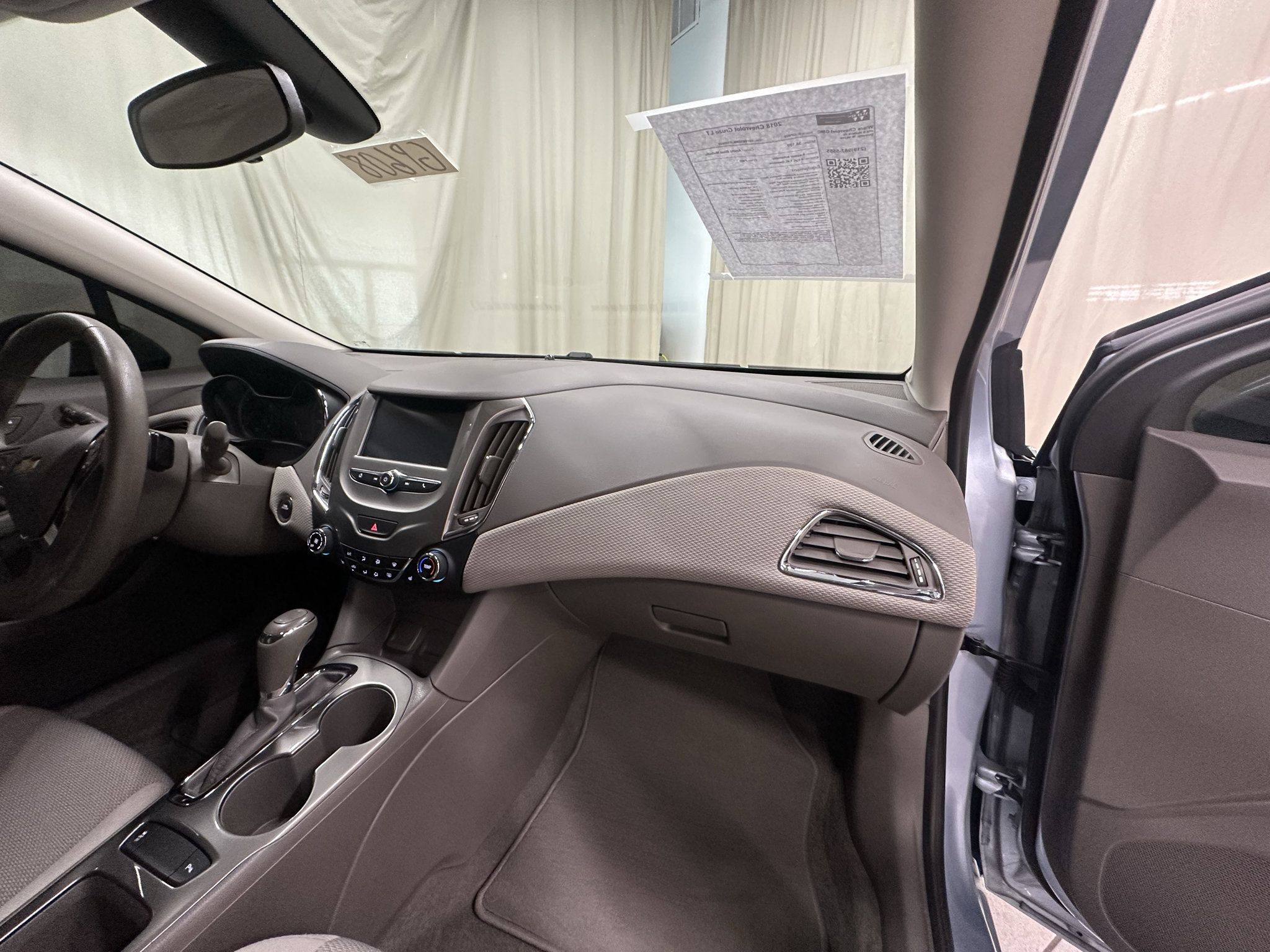 Certified 2018 Chevrolet Cruze LT w/ Convenience Package FWD image 15